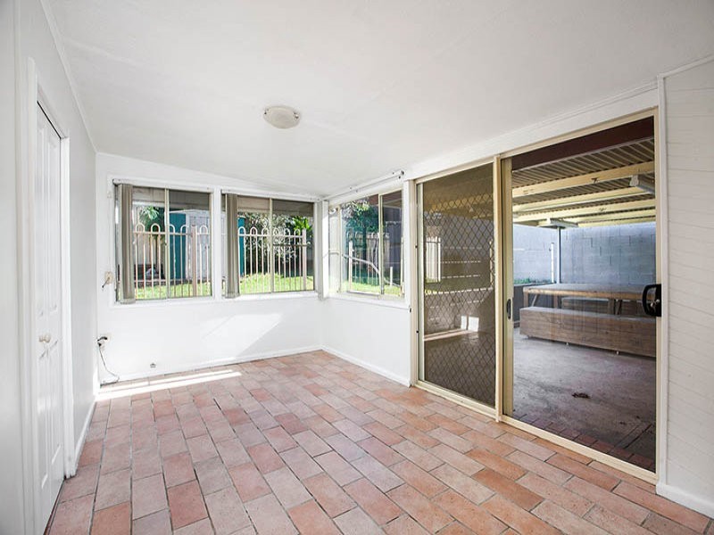 22 Burrell Cres, Dapto NSW 2530