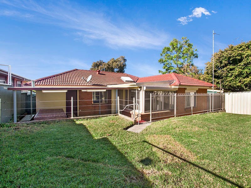 22 Burrell Cres, Dapto NSW 2530