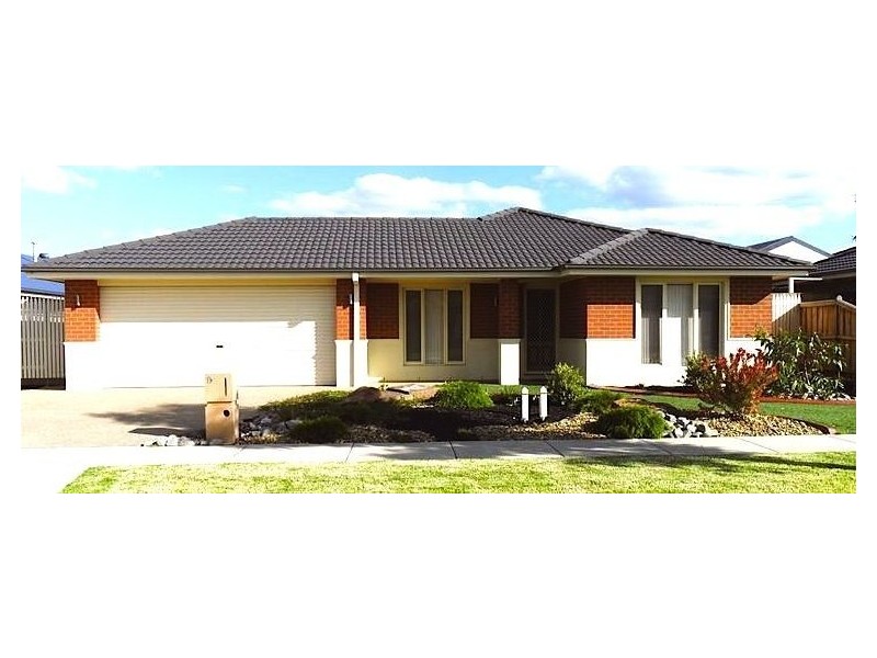 9 BenHall Street, Cranbourne East VIC 3977