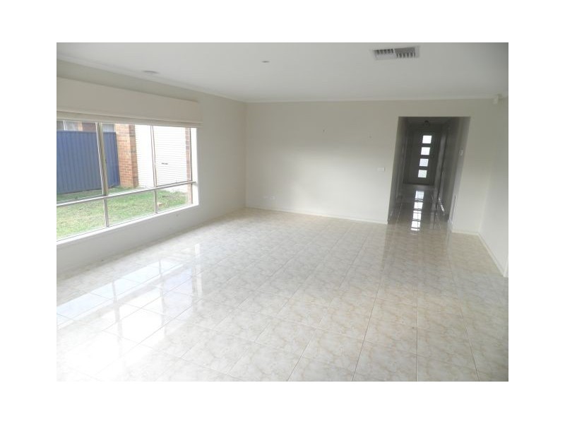 25 Scarlet Crescent, Pakenham VIC 3810