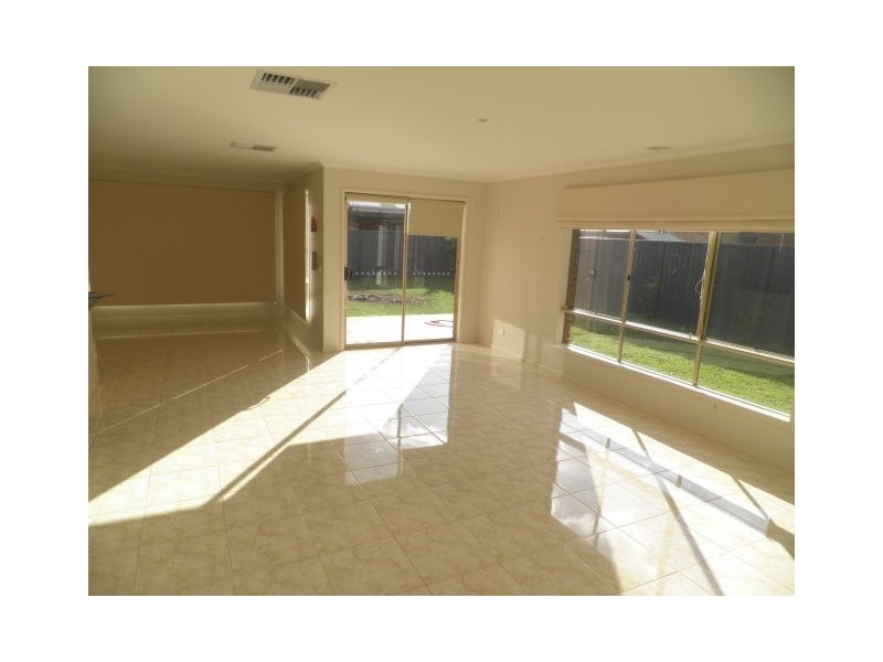 25 Scarlet Crescent, Pakenham VIC 3810