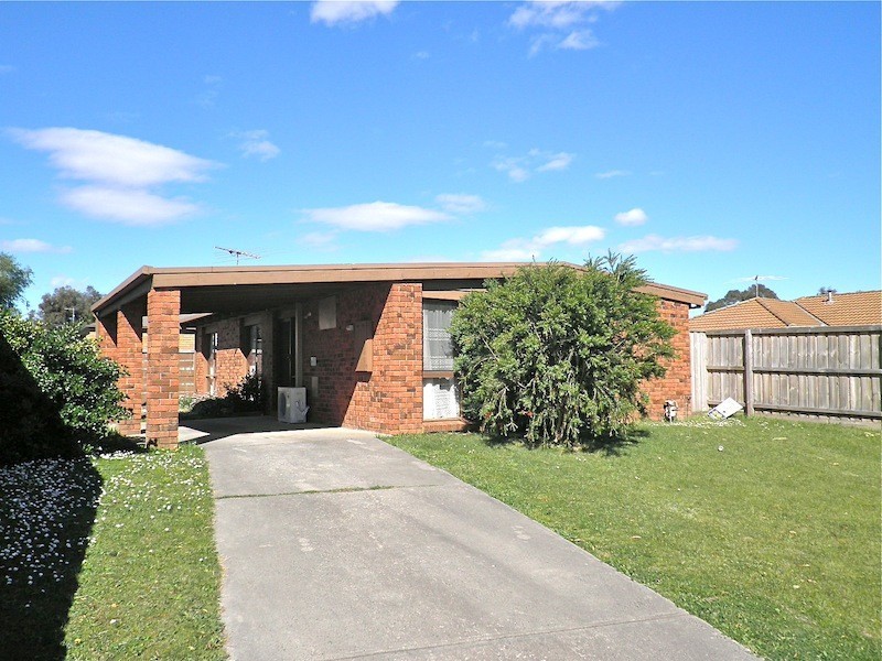 27 Kingston Avenue, Pakenham VIC 3810