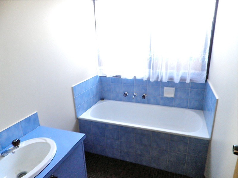 27 Kingston Avenue, Pakenham VIC 3810