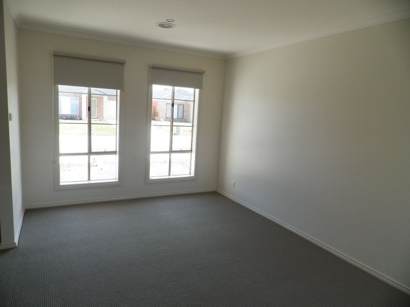 49 Gallery Way, Pakenham VIC 3810