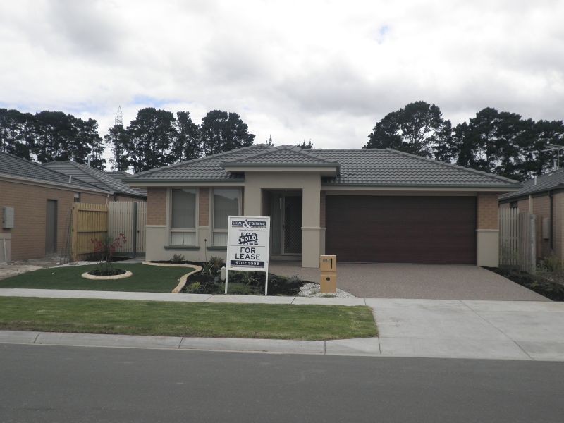 104 Melissa Way, Pakenham VIC 3810
