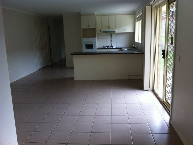 48 Mana Gum Drive, Pakenham VIC 3810