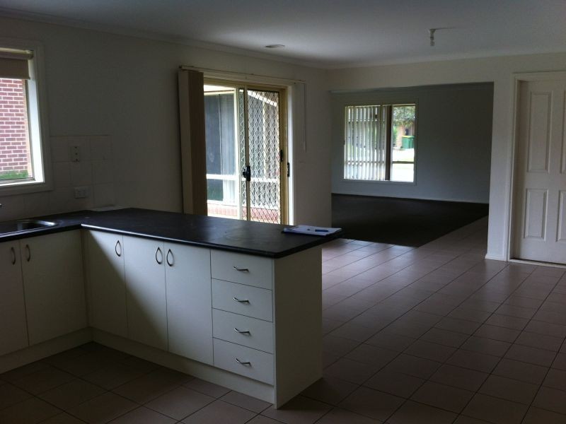 48 Mana Gum Drive, Pakenham VIC 3810