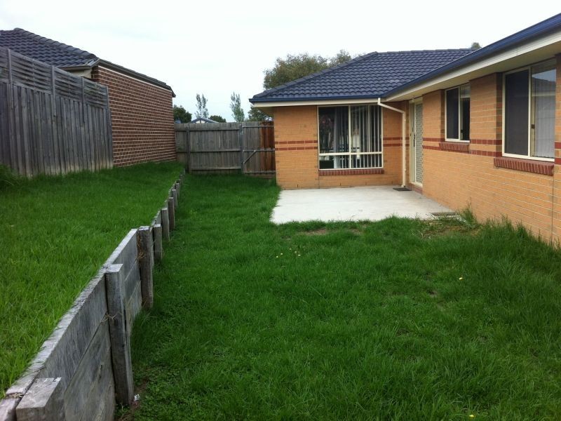 48 Mana Gum Drive, Pakenham VIC 3810