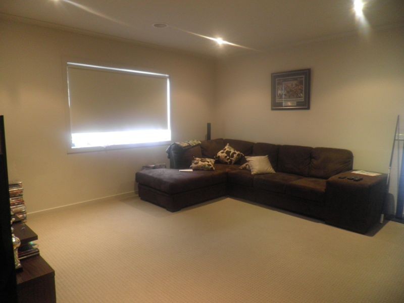2 Delft Place, Pakenham VIC 3810