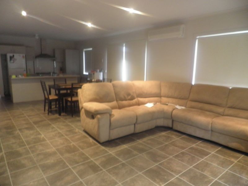 2 Delft Place, Pakenham VIC 3810