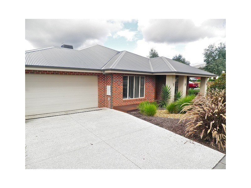 25 Station Creek Way, Cranbourne South VIC 3977