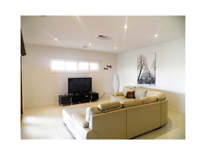 25 Station Creek Way, Cranbourne South VIC 3977