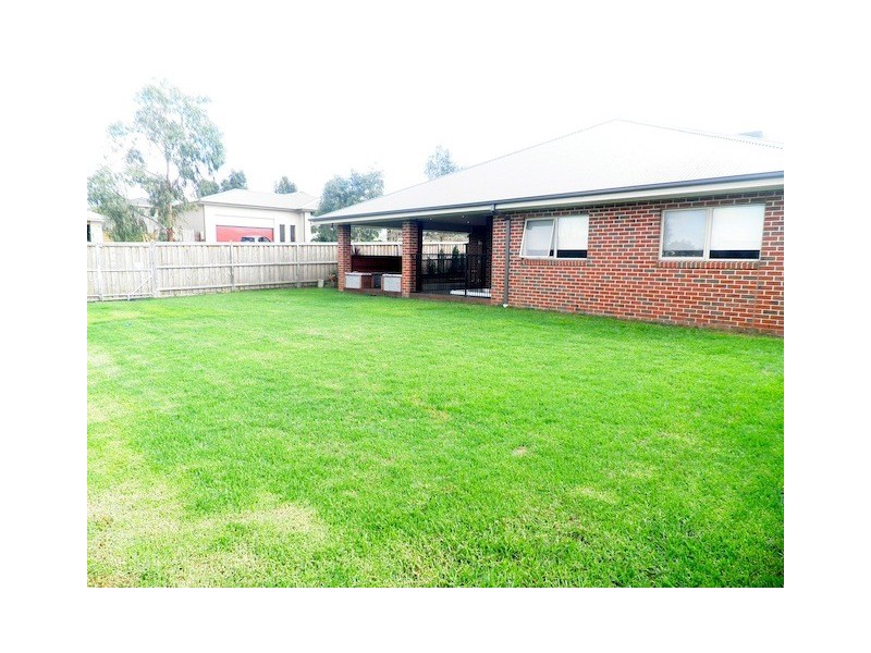 25 Station Creek Way, Cranbourne South VIC 3977