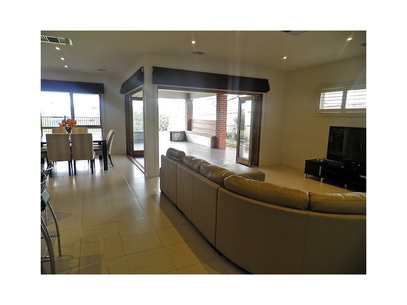 25 Station Creek Way, Cranbourne South VIC 3977