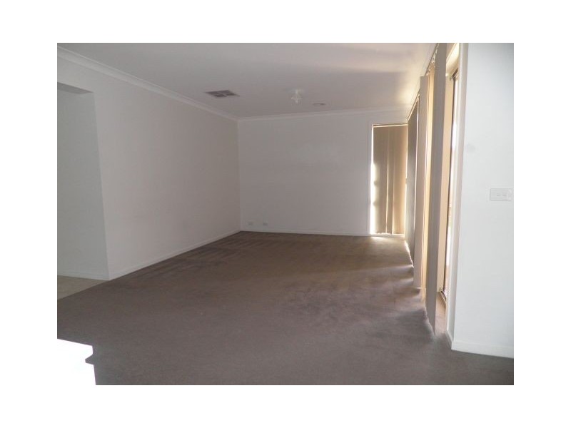 6 Algerd Way, Pakenham VIC 3810