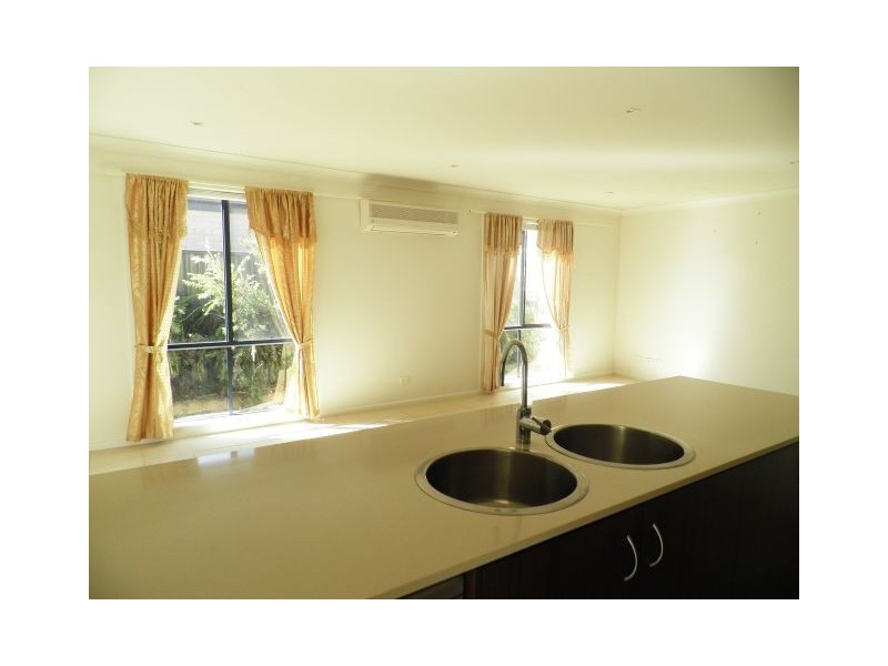 5 Burdekin Lane, Pakenham VIC 3810