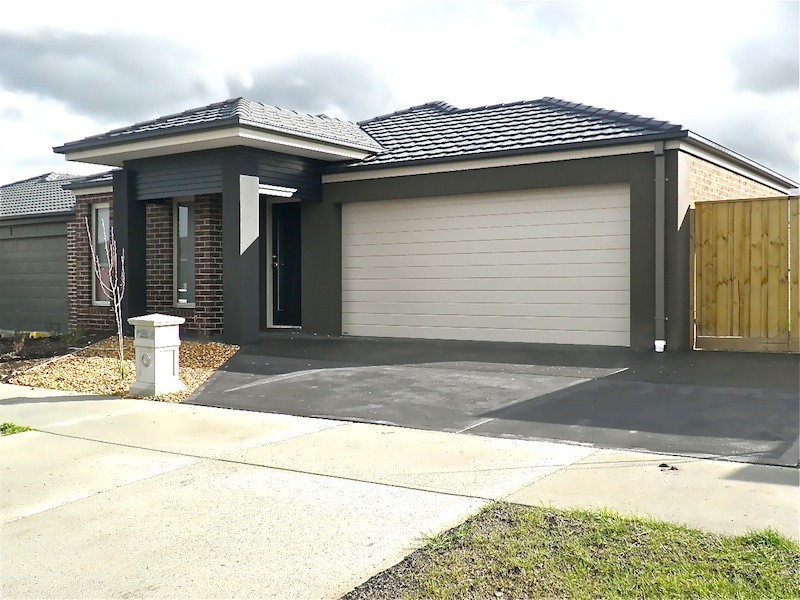 6 Weebill Way, Pakenham VIC 3810