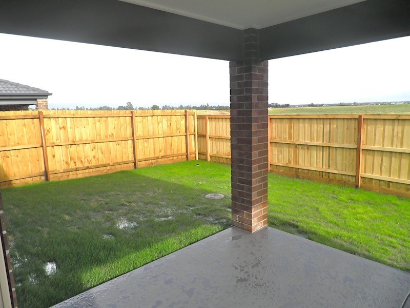 6 Weebill Way, Pakenham VIC 3810