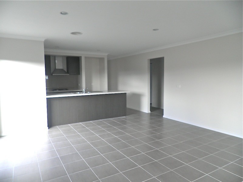 6 Weebill Way, Pakenham VIC 3810