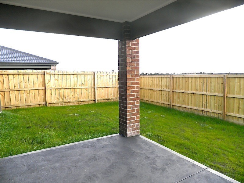 6 Weebill Way, Pakenham VIC 3810