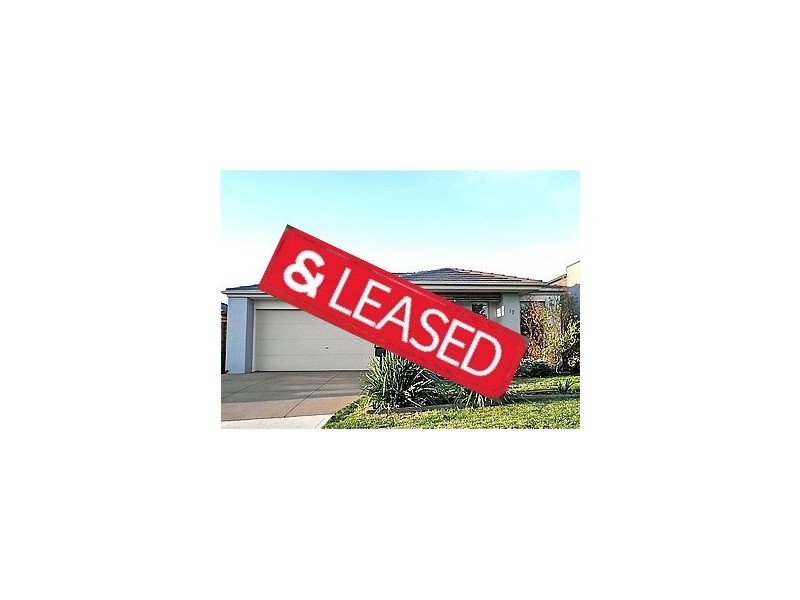 17 Kimberley Grove, Pakenham VIC 3810