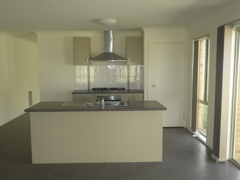 120 Blue Horizons Way, Pakenham VIC 3810