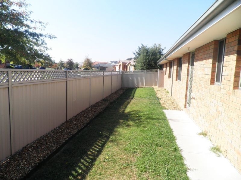 2 Buchan Green, Pakenham VIC 3810