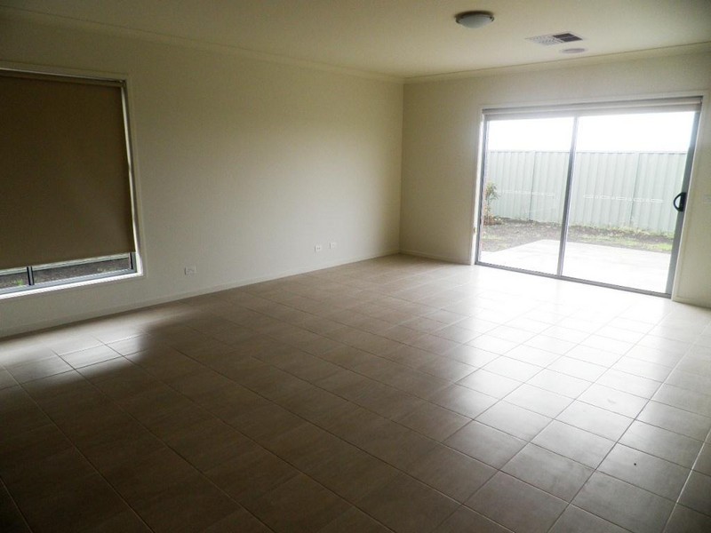 56 Dusseldorp Avenue, Pakenham VIC 3810