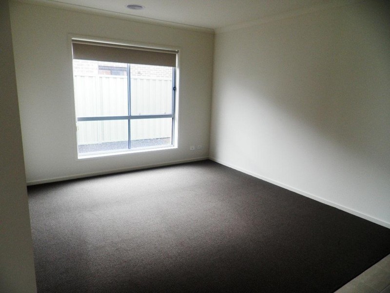 56 Dusseldorp Avenue, Pakenham VIC 3810