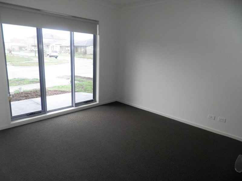 56 Dusseldorp Avenue, Pakenham VIC 3810