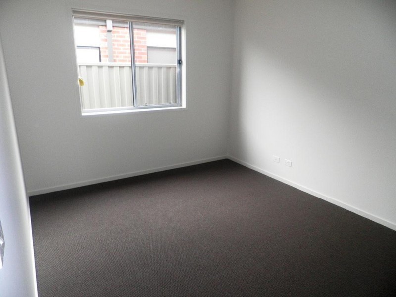 56 Dusseldorp Avenue, Pakenham VIC 3810