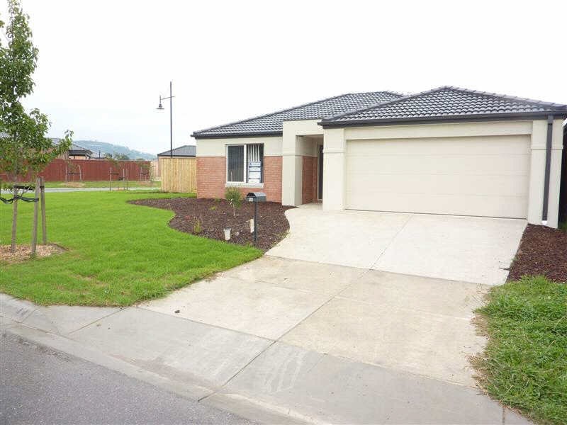 44 Algerd Way, Pakenham VIC 3810