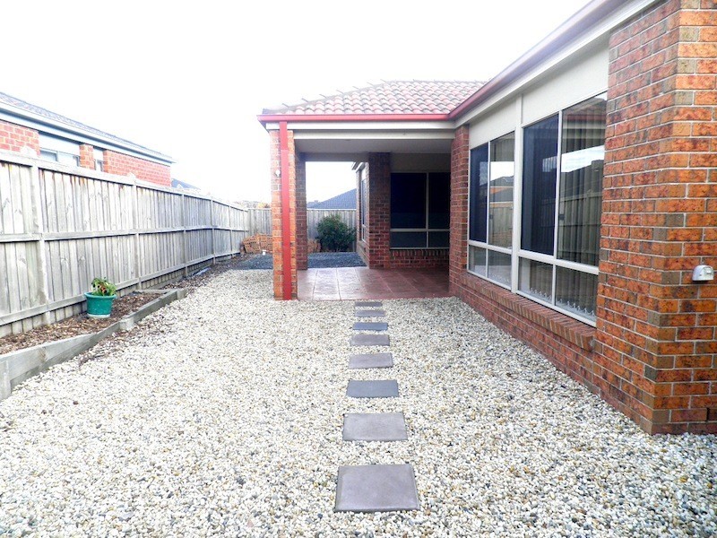 7  Fairways Boulevard, Cranbourne North VIC 3977