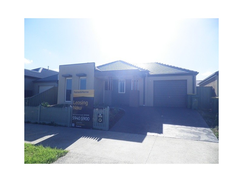 65 Park Orchard Drive, Pakenham VIC 3810