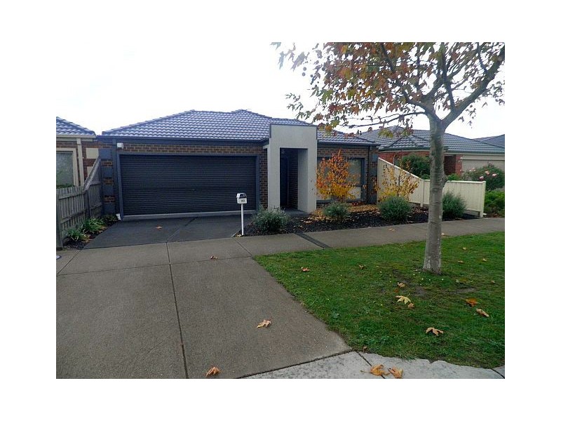 30 Sandalwood Drive, Pakenham VIC 3810