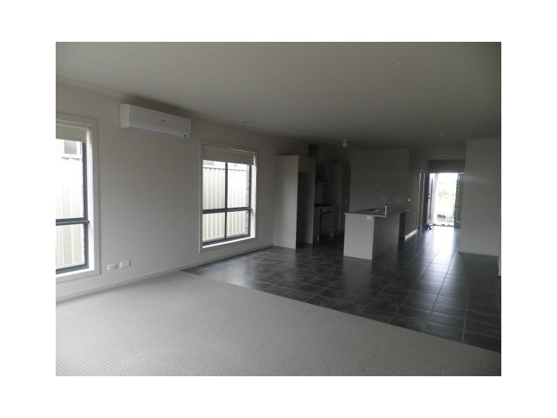 30 Sandalwood Drive, Pakenham VIC 3810