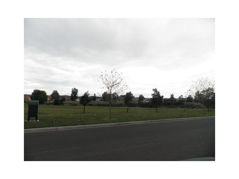 30 Sandalwood Drive, Pakenham VIC 3810