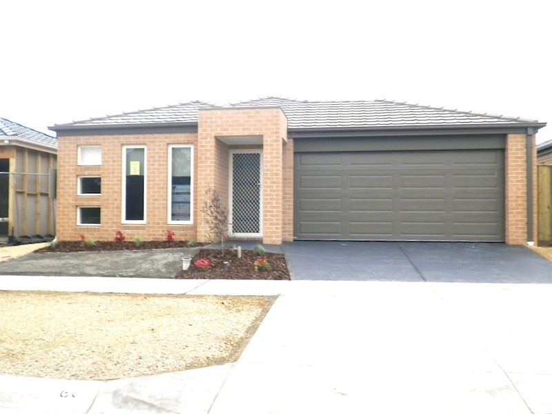 66 Fallingwater Drive, Pakenham VIC 3810