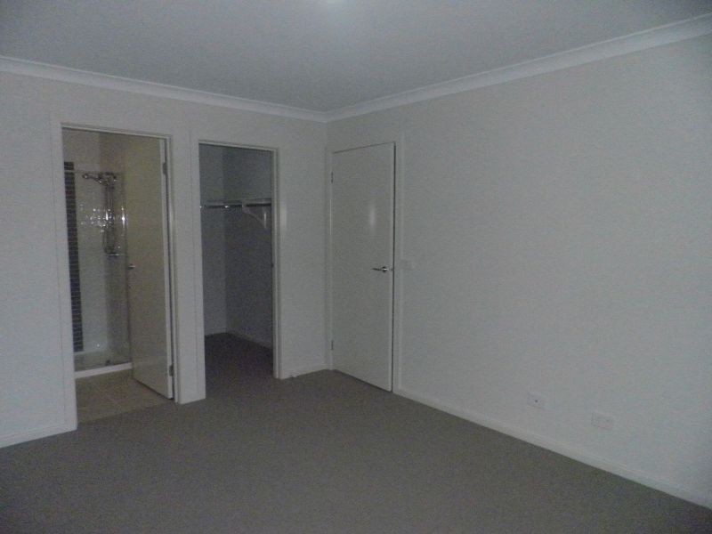 66 Fallingwater Drive, Pakenham VIC 3810