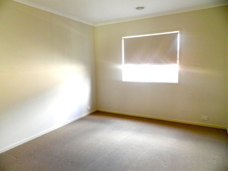 7 Fairways Boulevard, Cranbourne VIC 3977