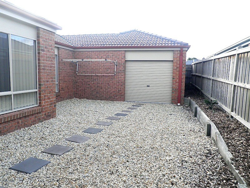 7 Fairways Boulevard, Cranbourne VIC 3977