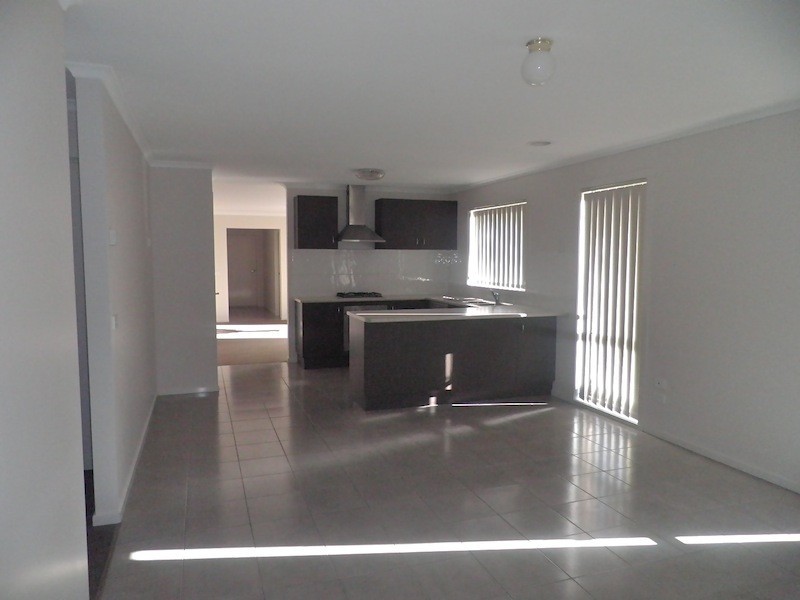 50 Pommel St, Pakenham VIC 3810