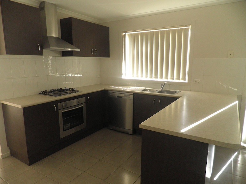 50 Pommel St, Pakenham VIC 3810