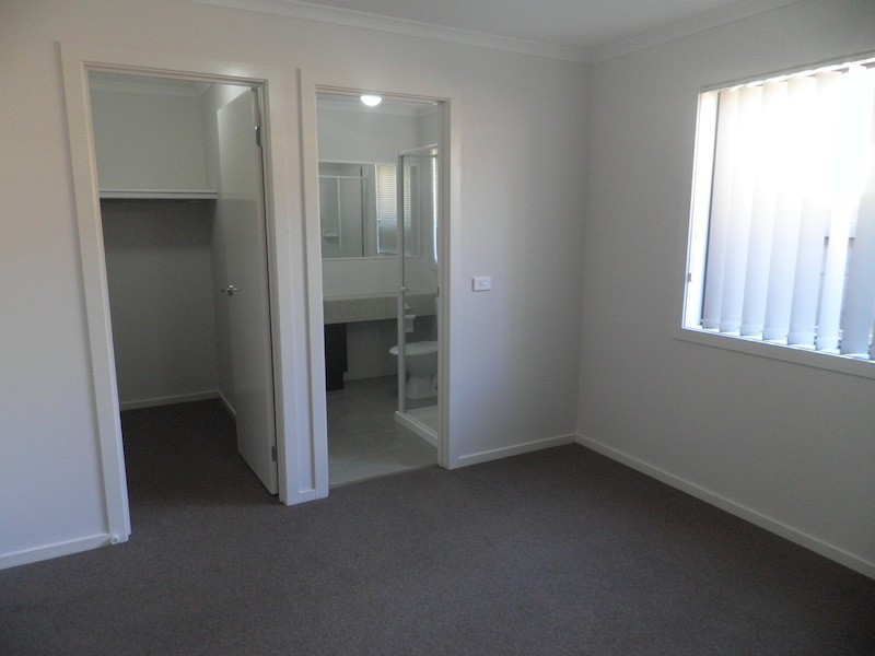 50 Pommel St, Pakenham VIC 3810