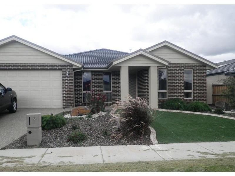 5 Armstrong Street, Cranbourne East VIC 3977