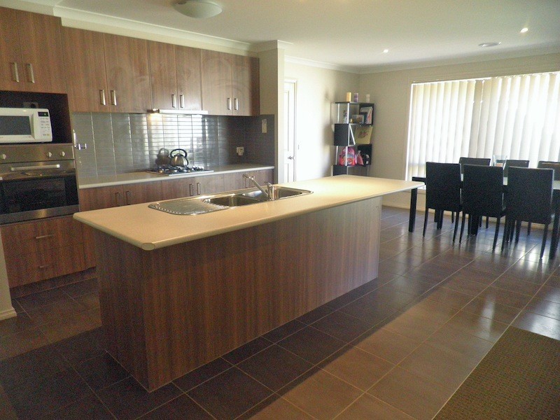 5 Armstrong Street, Cranbourne East VIC 3977