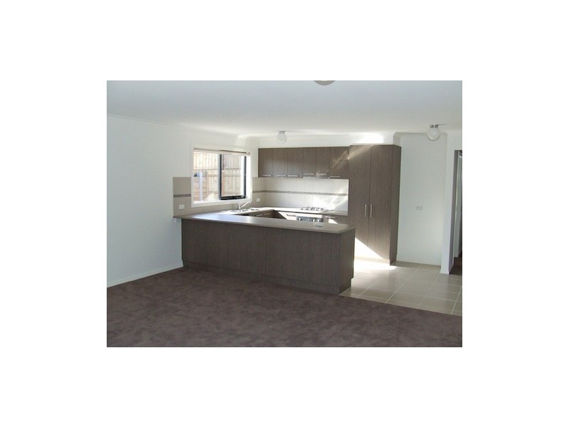 9/107 Army Road, Pakenham VIC 3810