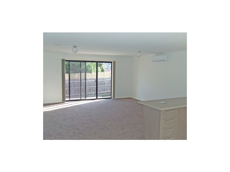 9/107 Army Road, Pakenham VIC 3810