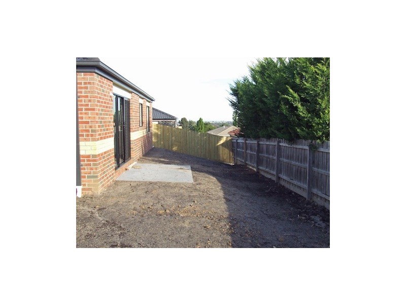 9/107 Army Road, Pakenham VIC 3810