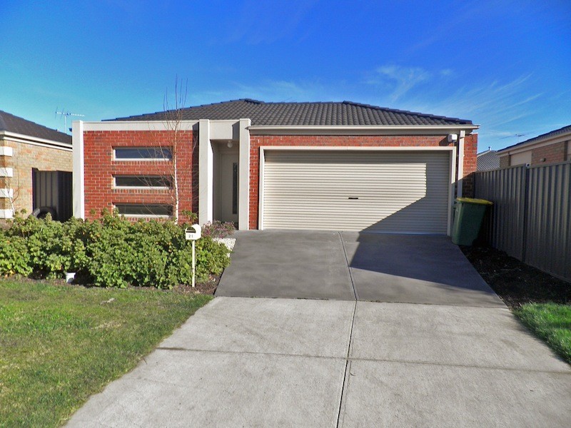 21 Mirabelle Street, Pakenham VIC 3810